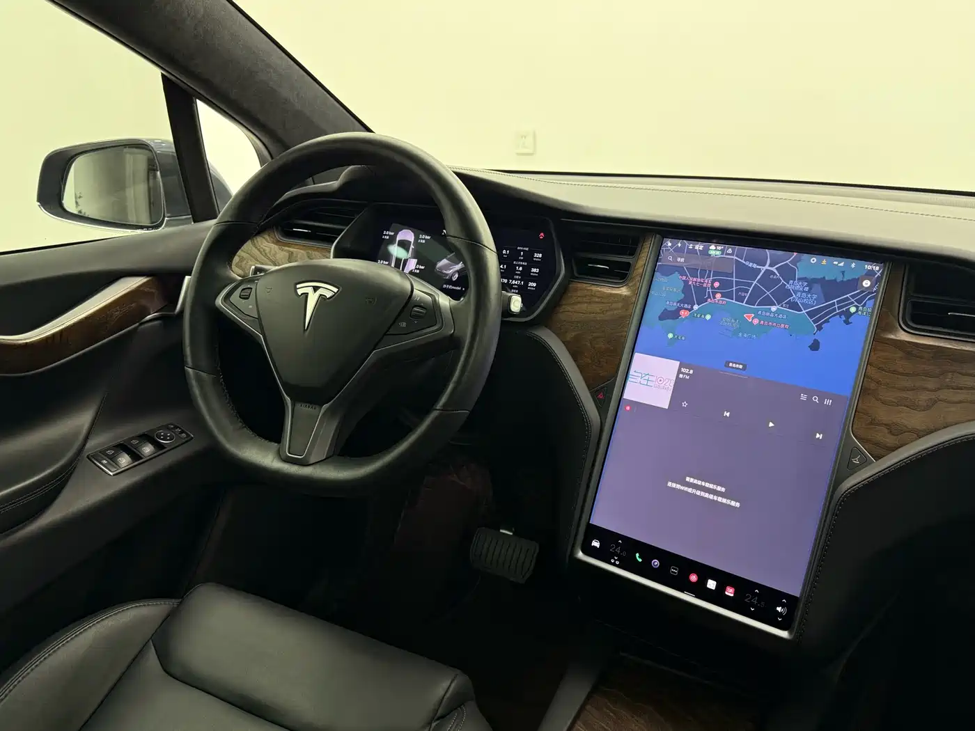 TESLA MODEL X