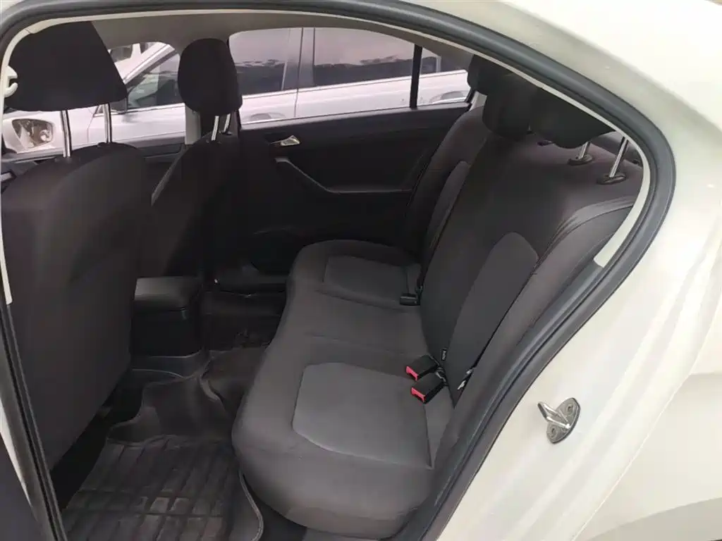 Volkswagen Jetta 2015 Value Edition 1.6L Manual Fashion фото 13