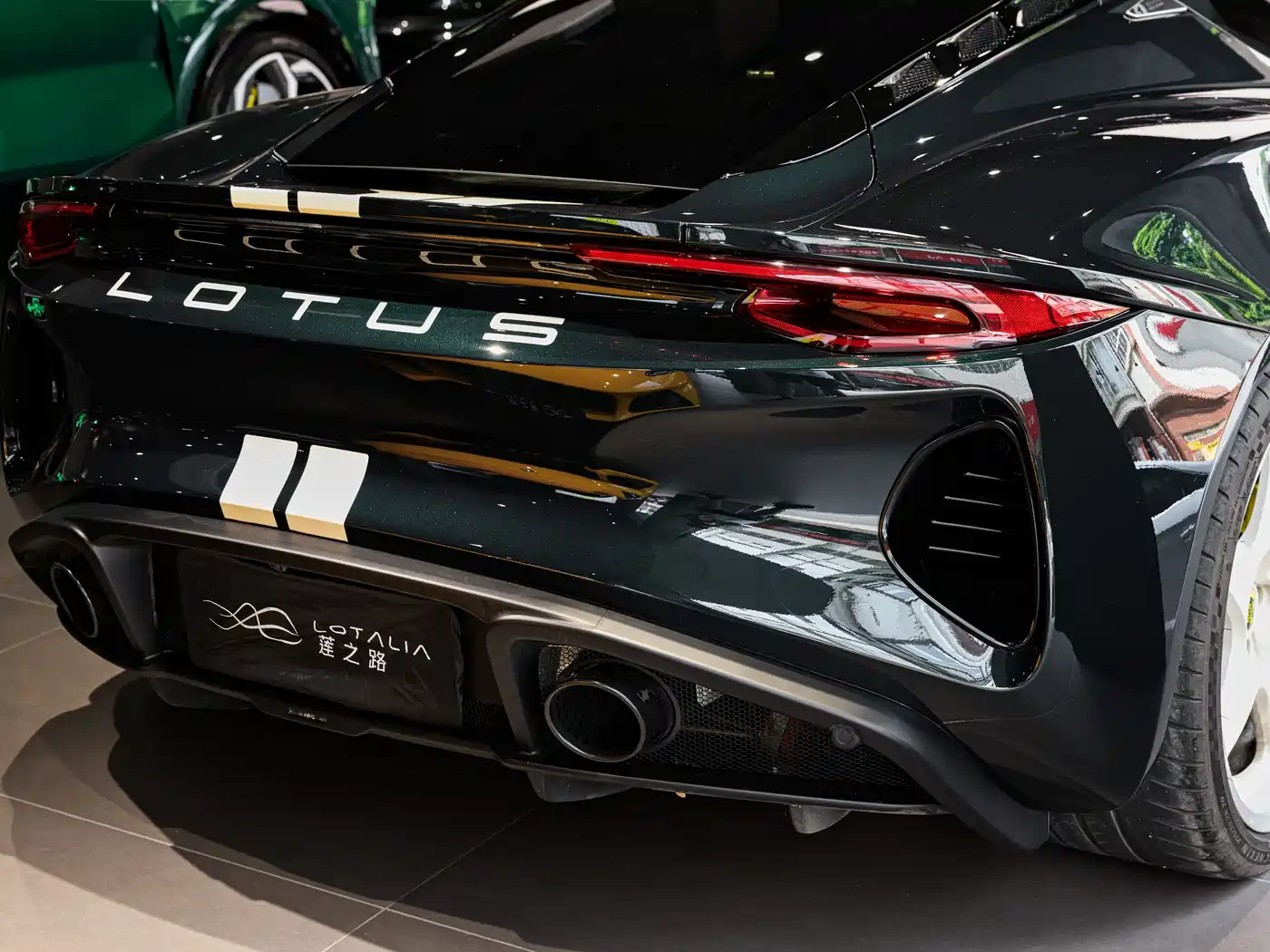 Lotus Cars EMIRA 2022 3.5T V6 Manual First Edition фото 21