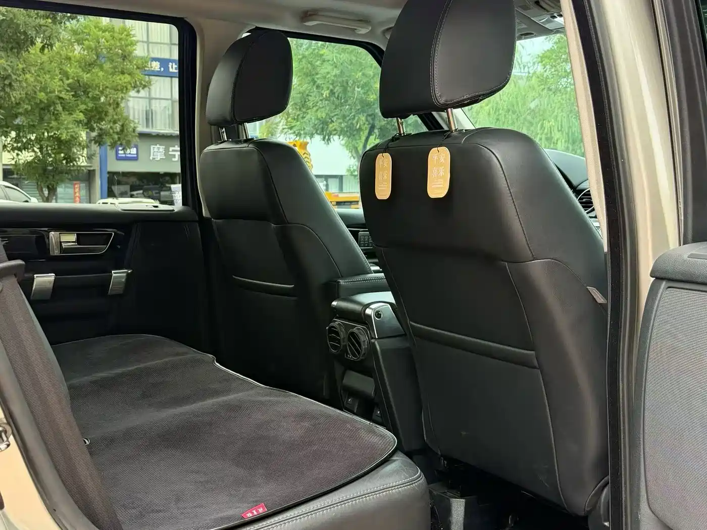Photo 5 - Land Rover Discovery