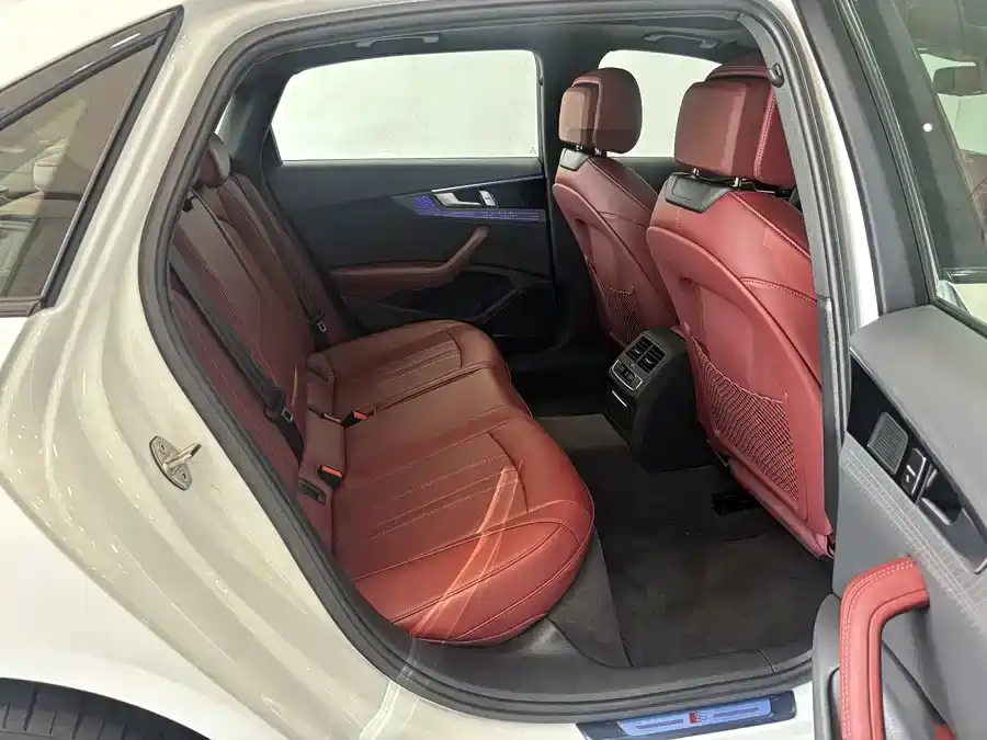 Audi A4L 2025 2 Million Celebration Edition 40 TFSI Luxury Dynamic фото 15