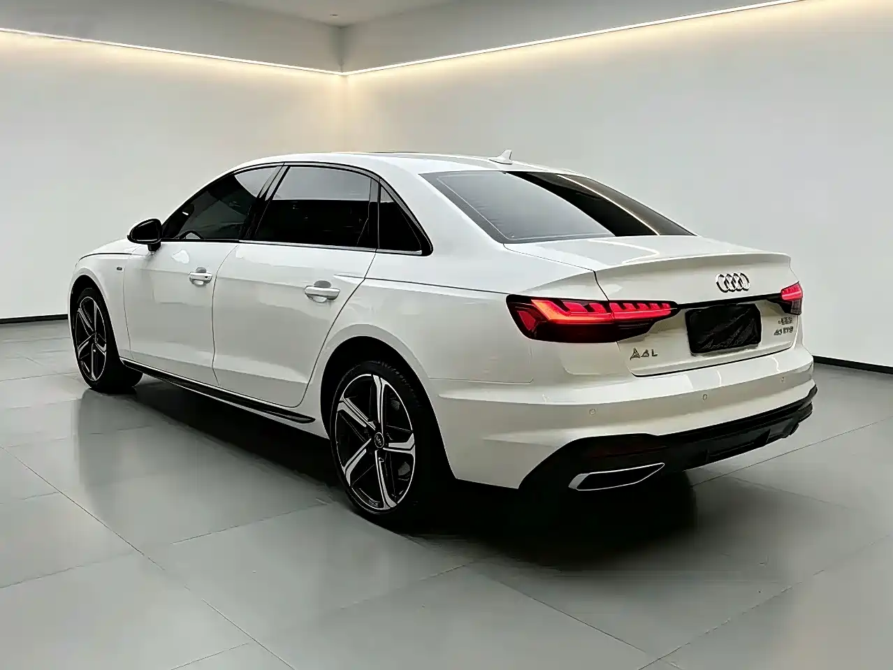 Audi A4L 2025 2 Million Celebration Edition 40 TFSI Luxury Dynamic фото 26