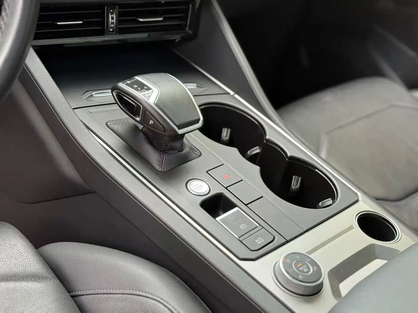 Фото 26 - Volkswagen Touareg