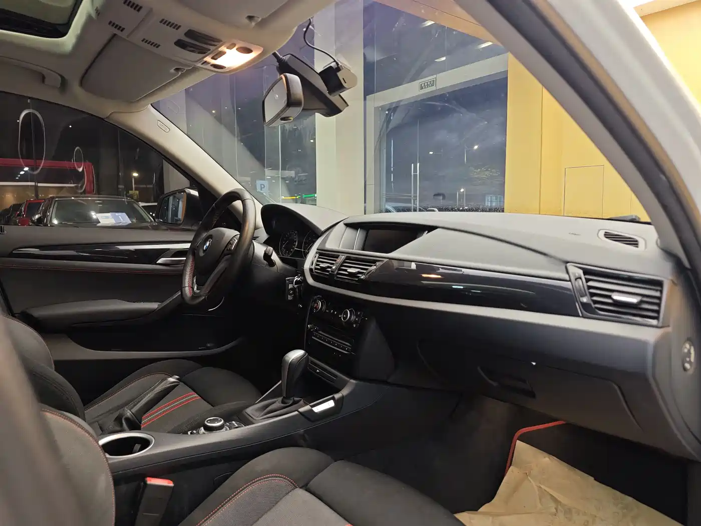 BMW X1 2013 sDrive18i Sport Design Package фото 32