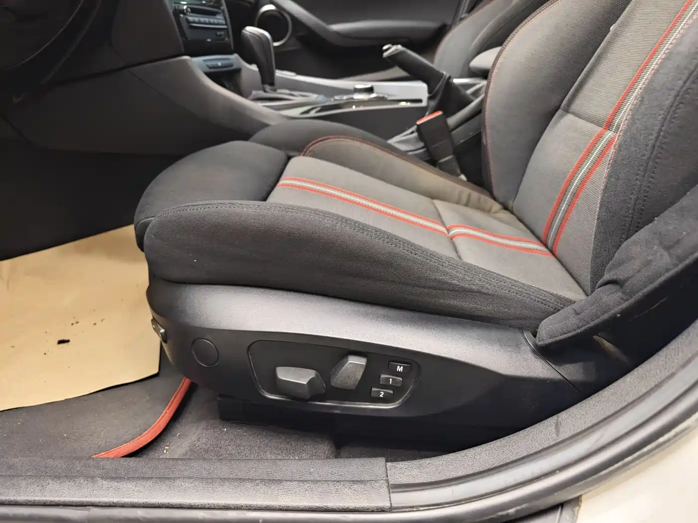 BMW X1 2013 sDrive18i Sport Design Package фото 11