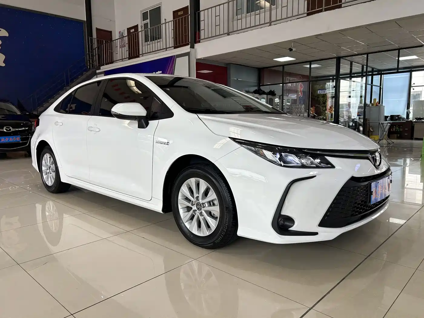 Toyota Corolla 2023 1.8L Smart Hybrid Dual Engine Pioneer Edition фото 3