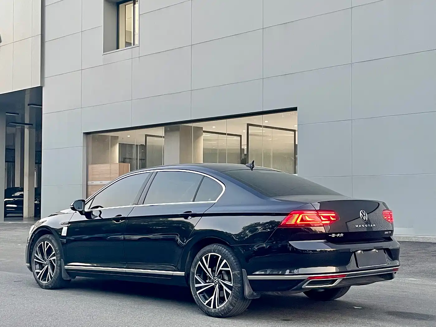 Volkswagen Magotan 2021 330TSI DSG 30th Anniversary Edition фото 11