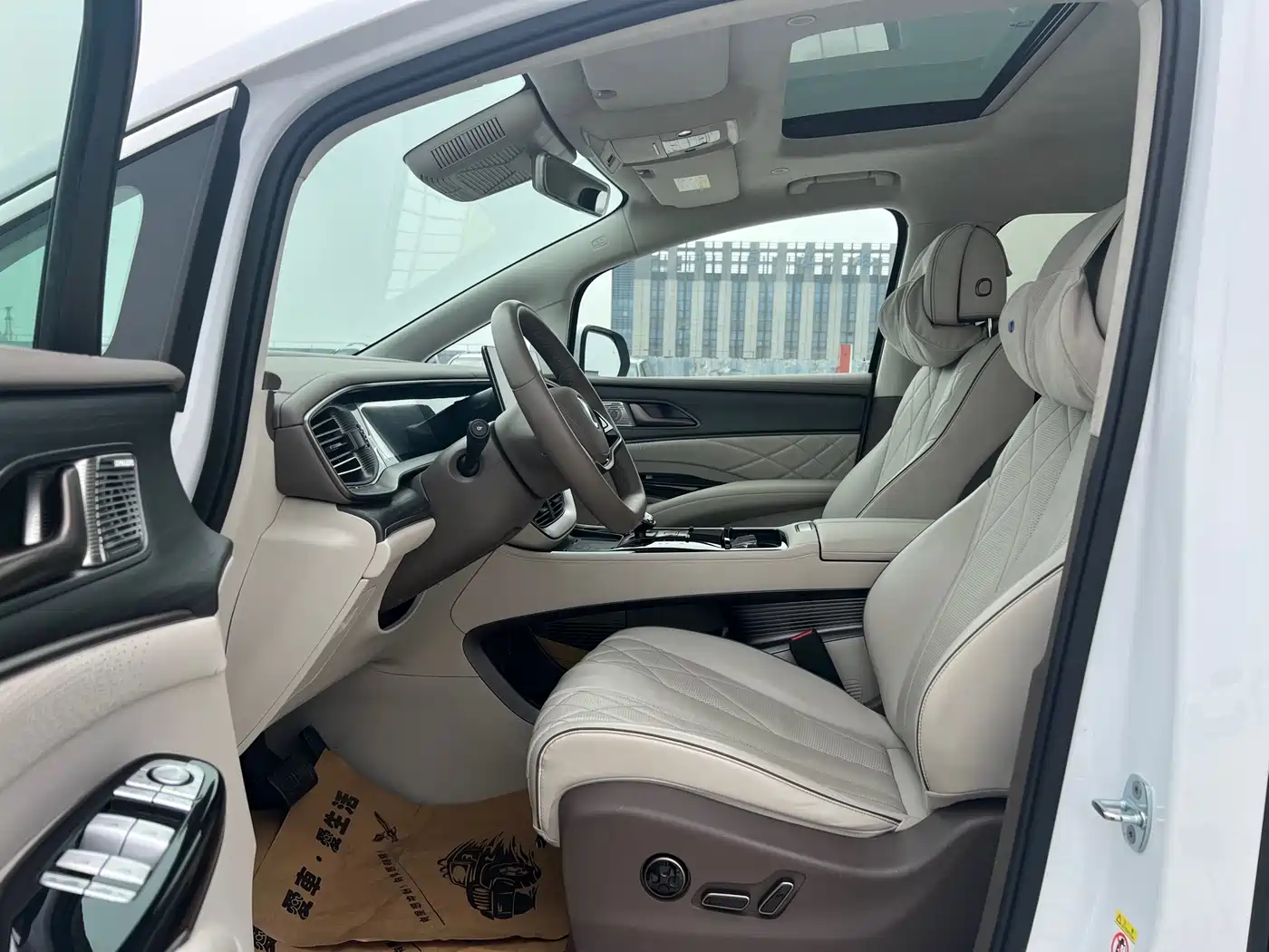 Denza D9 2022 DM-i 970 AWD Flagship фото 8