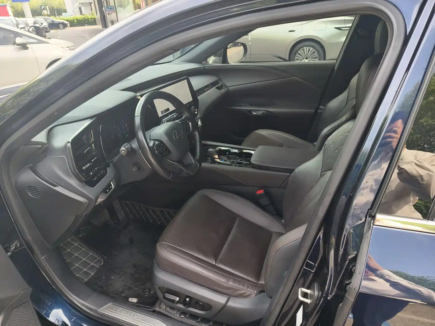 Lexus RX 2023 350h 4WD Pure Edition фото 6