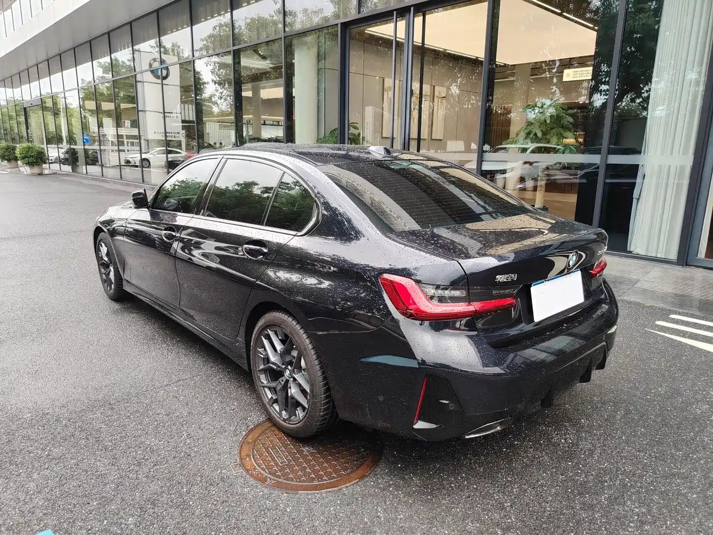 BMW 3 Series 2025 330Li M Sport Night Edition фото 3