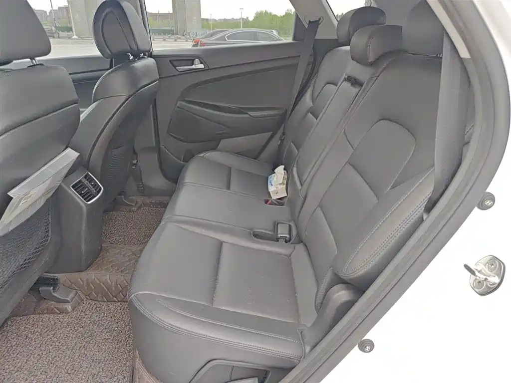 Hyundai Tucson 2015 1.6T Dual Clutch 2WD Leading фото 15