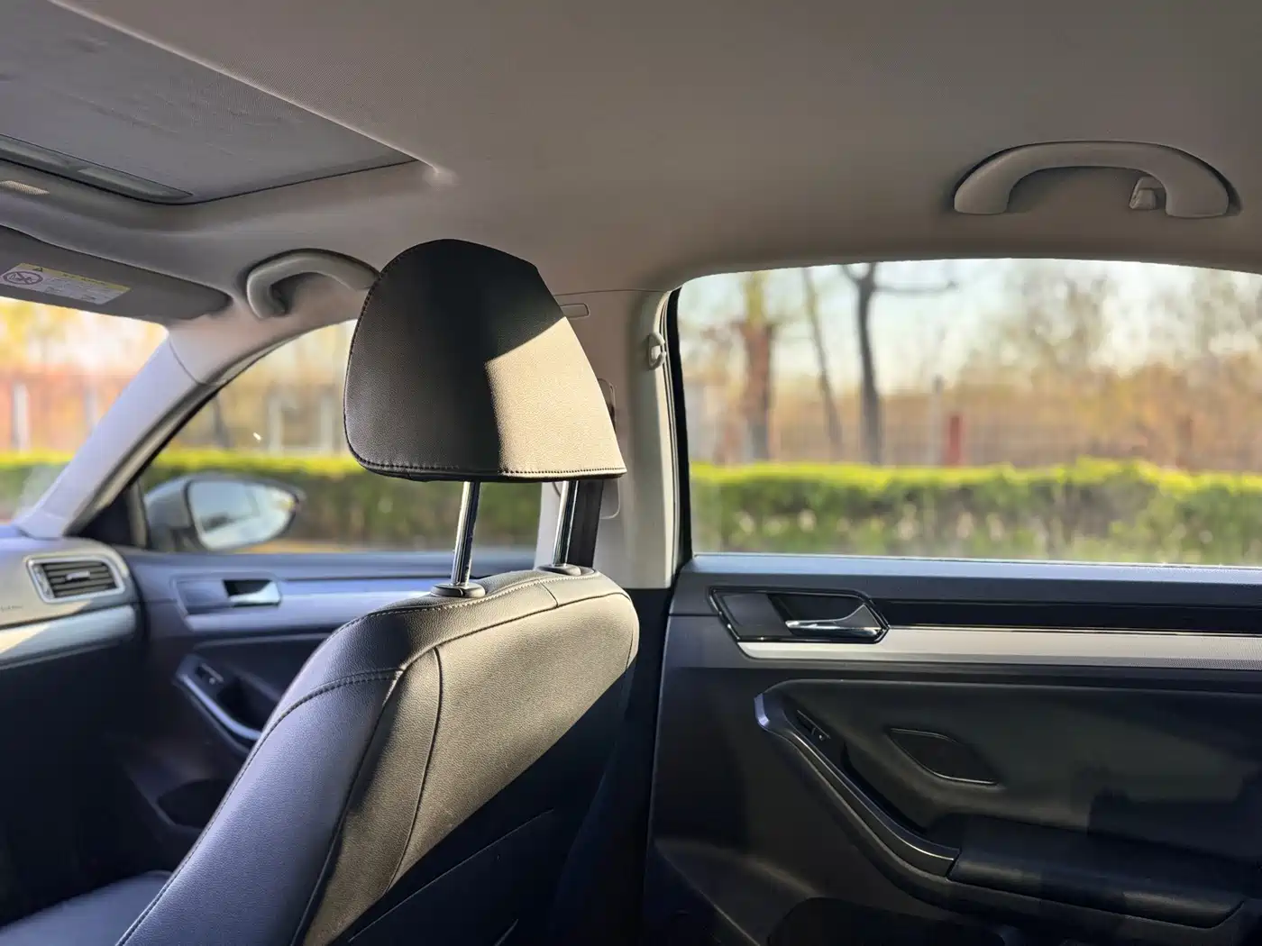 Volkswagen Sagitar 2018 1.6L Automatic Comfort фото 17