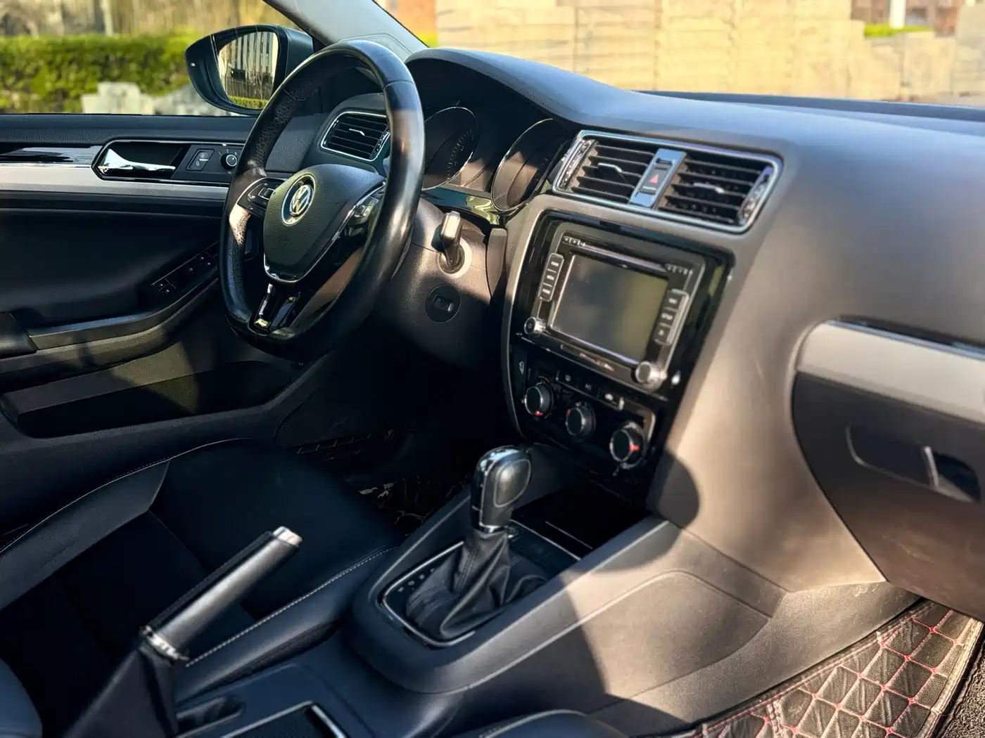Volkswagen Sagitar 2018 1.6L Automatic Comfort фото 19
