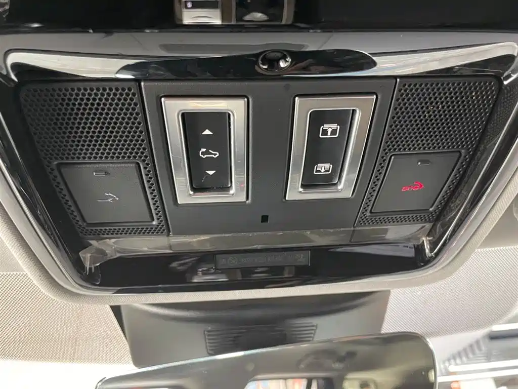 Land Rover Range Rover 2018 3.0 SC V6 Vogue Heritage Edition фото 26