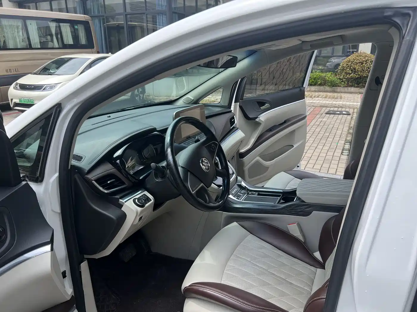 Buick GL8 2021 Land Business Class 652T Comfort фото 9
