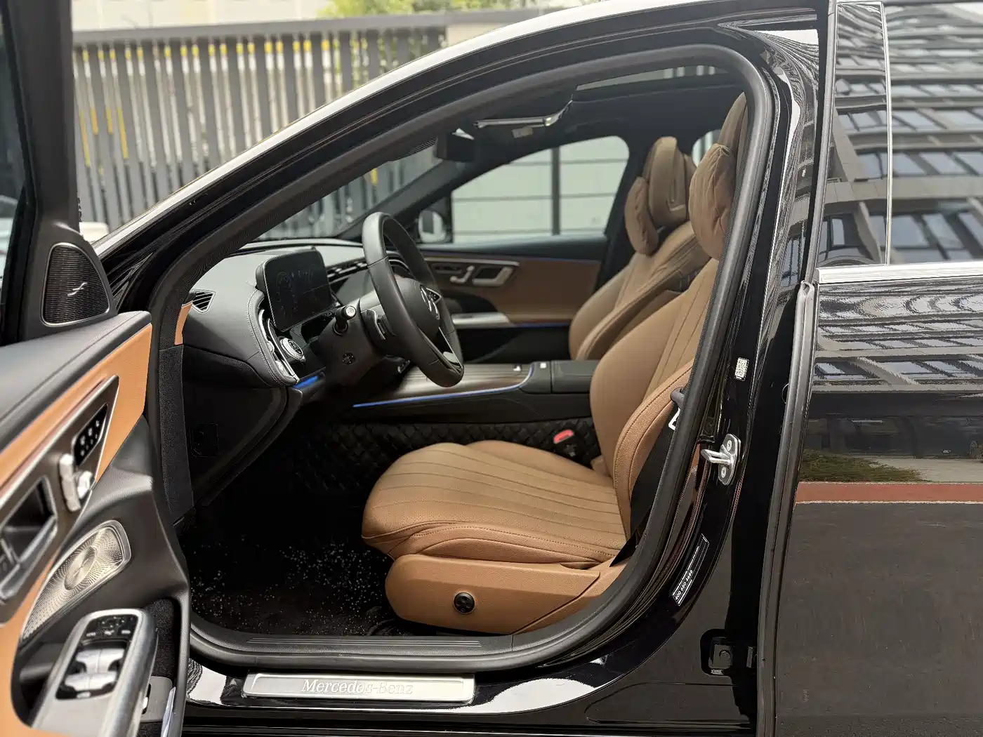 Mercedes-Benz E-Class 2024 Model E 300 L Luxury фото 6