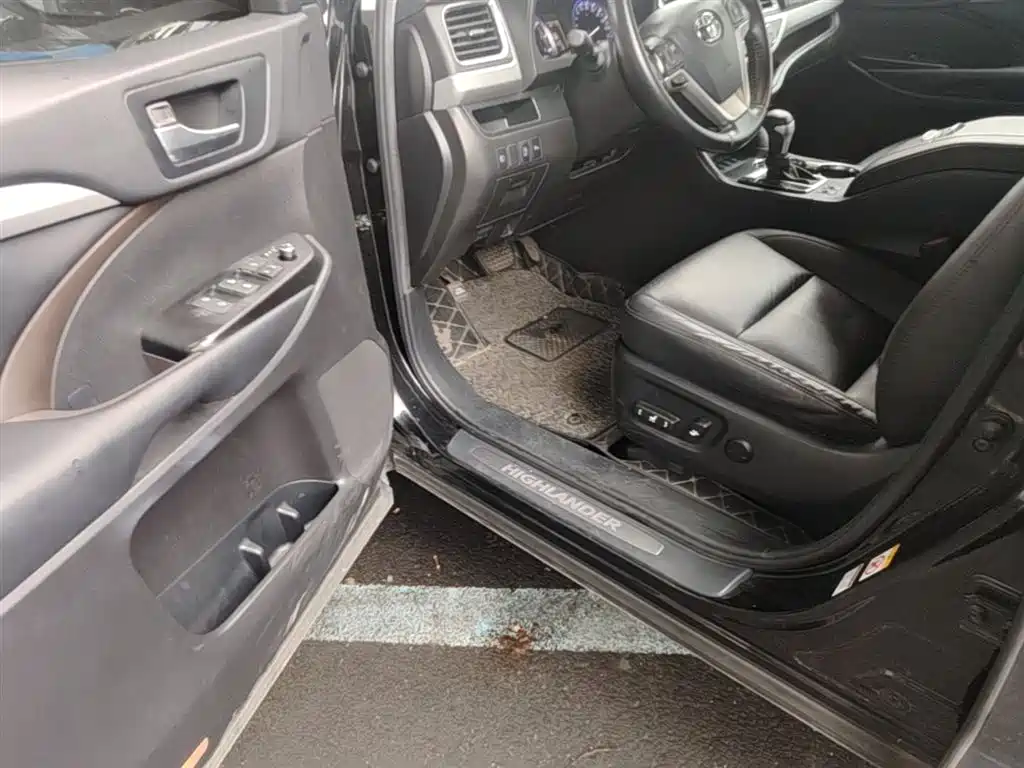 Toyota Highlander 2021 2.0T AWD Knight 7-Seater фото 23