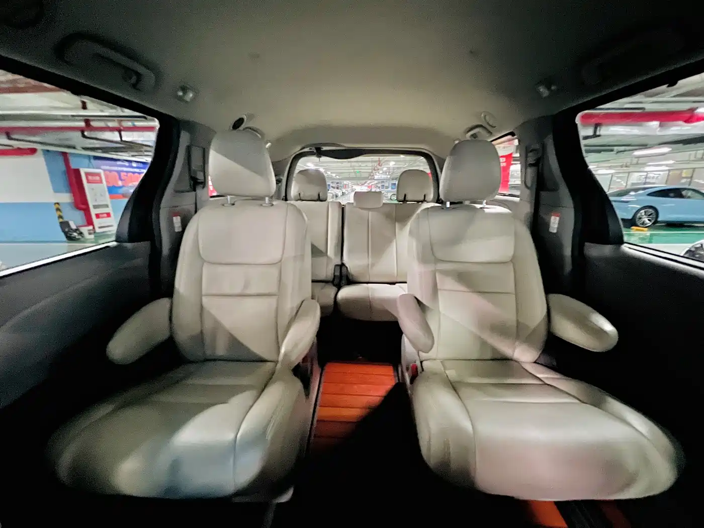 Toyota Sienna 2015 3.5L 4WD L фото 13