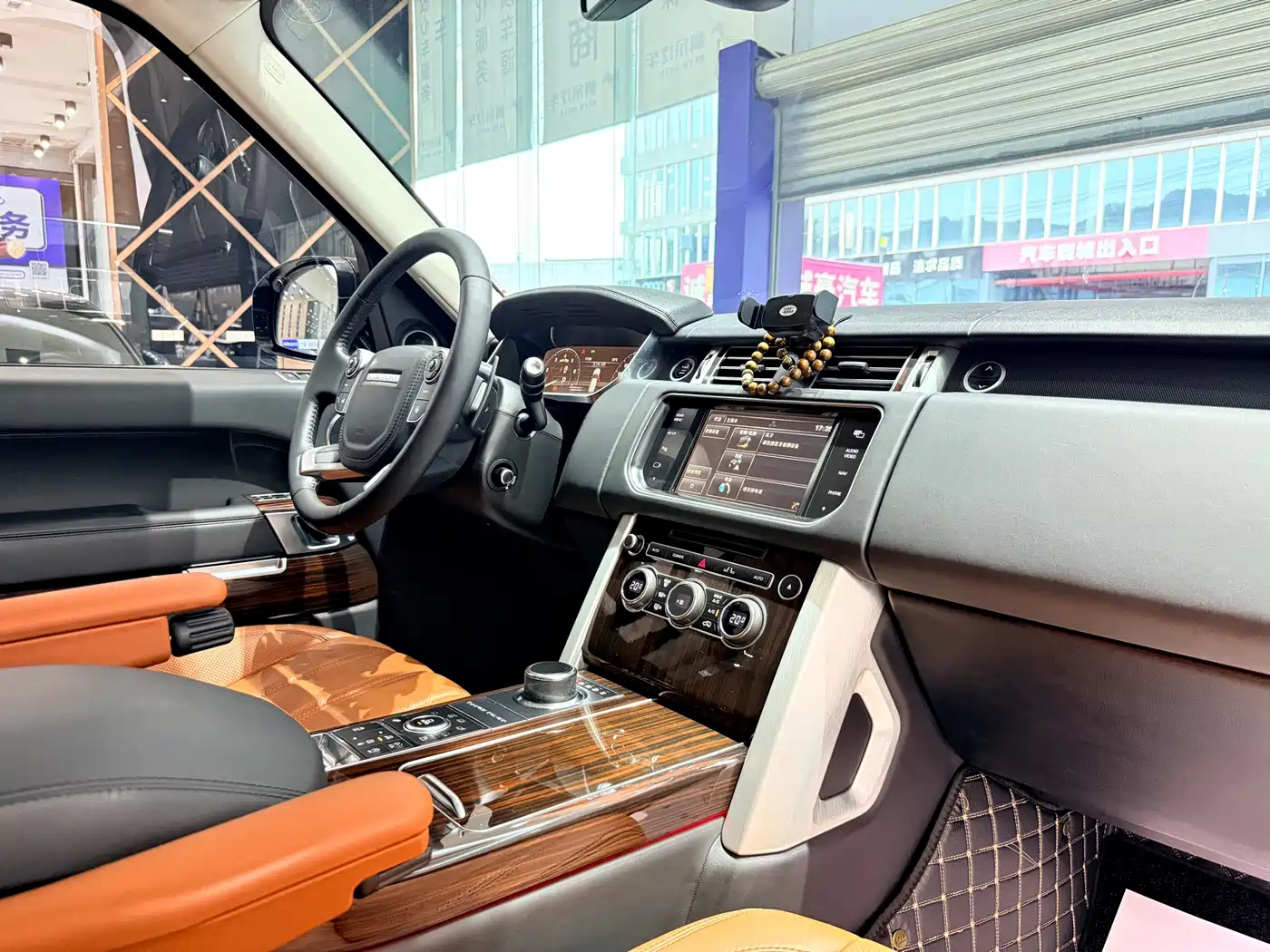 Land Rover Range Rover 2014 3.0 SC V6 Vogue SE Genesis Extended Edition фото 16