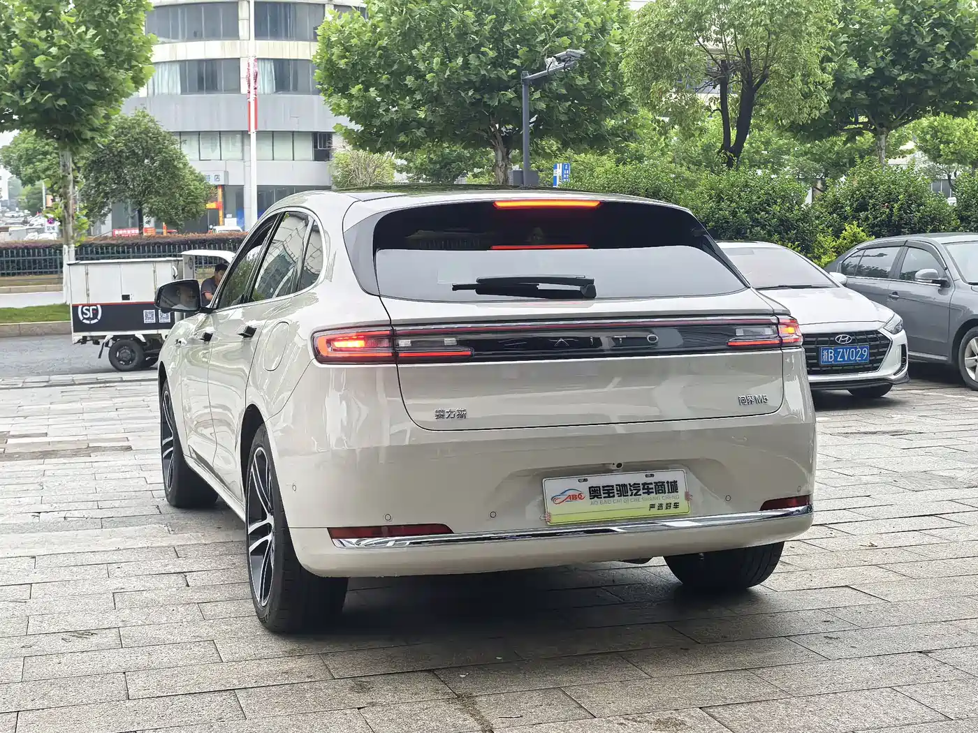AITO Wenjie AITO M5 2025 Extended Range Ultra AWD фото 6