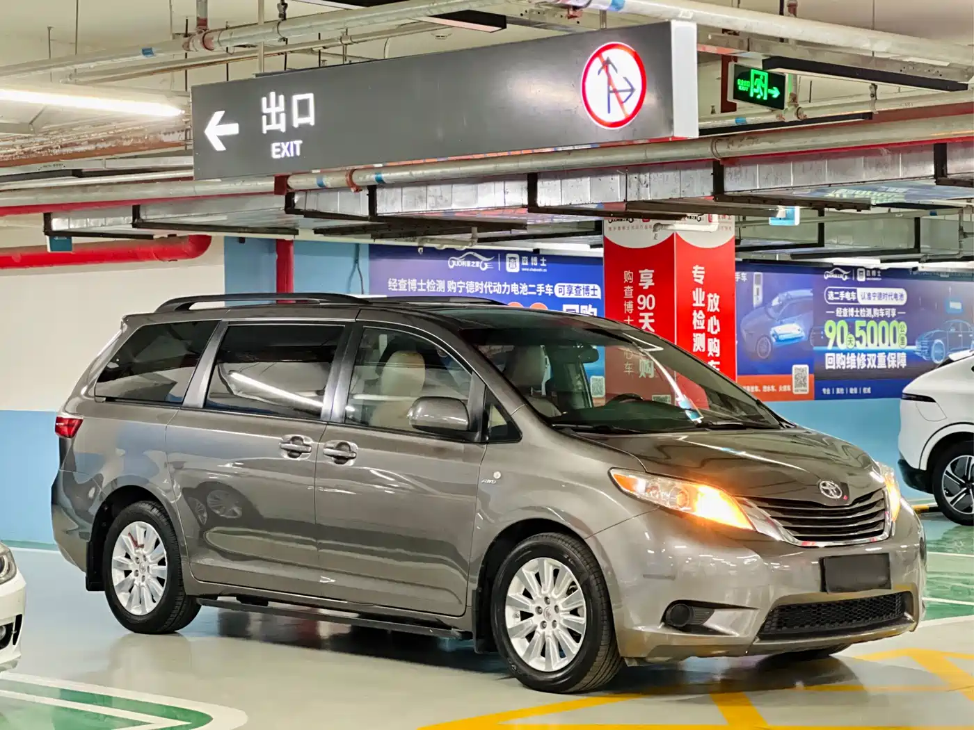 Toyota Sienna 2015 3.5L 4WD L фото 3