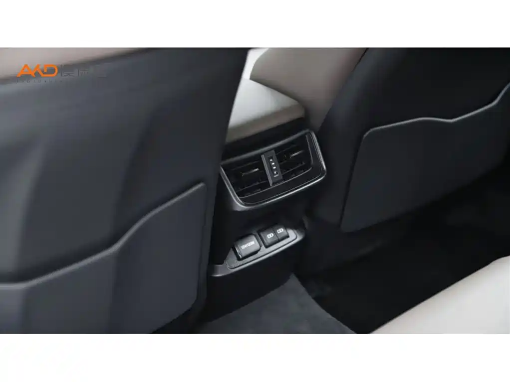 Photo 9 - Lexus ES