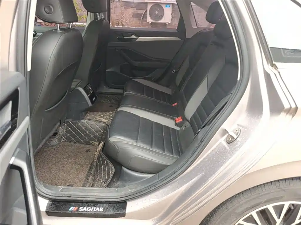 VOLKSWAGEN SAGITAR