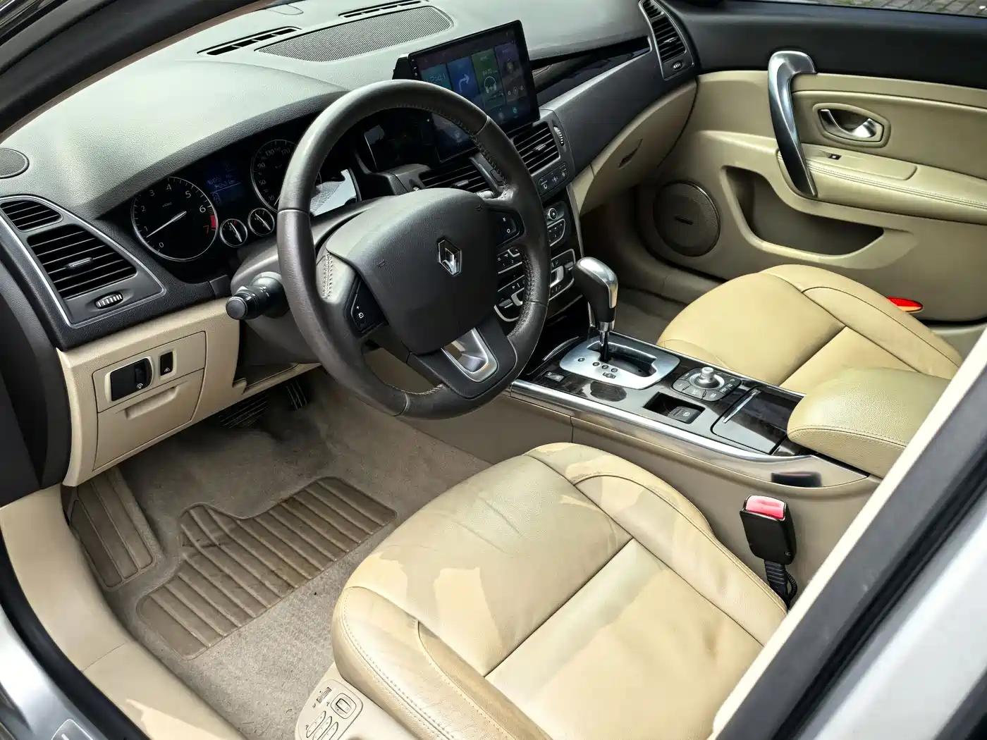 Renault Latitude 2011 2.5L Automatic Flagship Navigation Edition фото 7