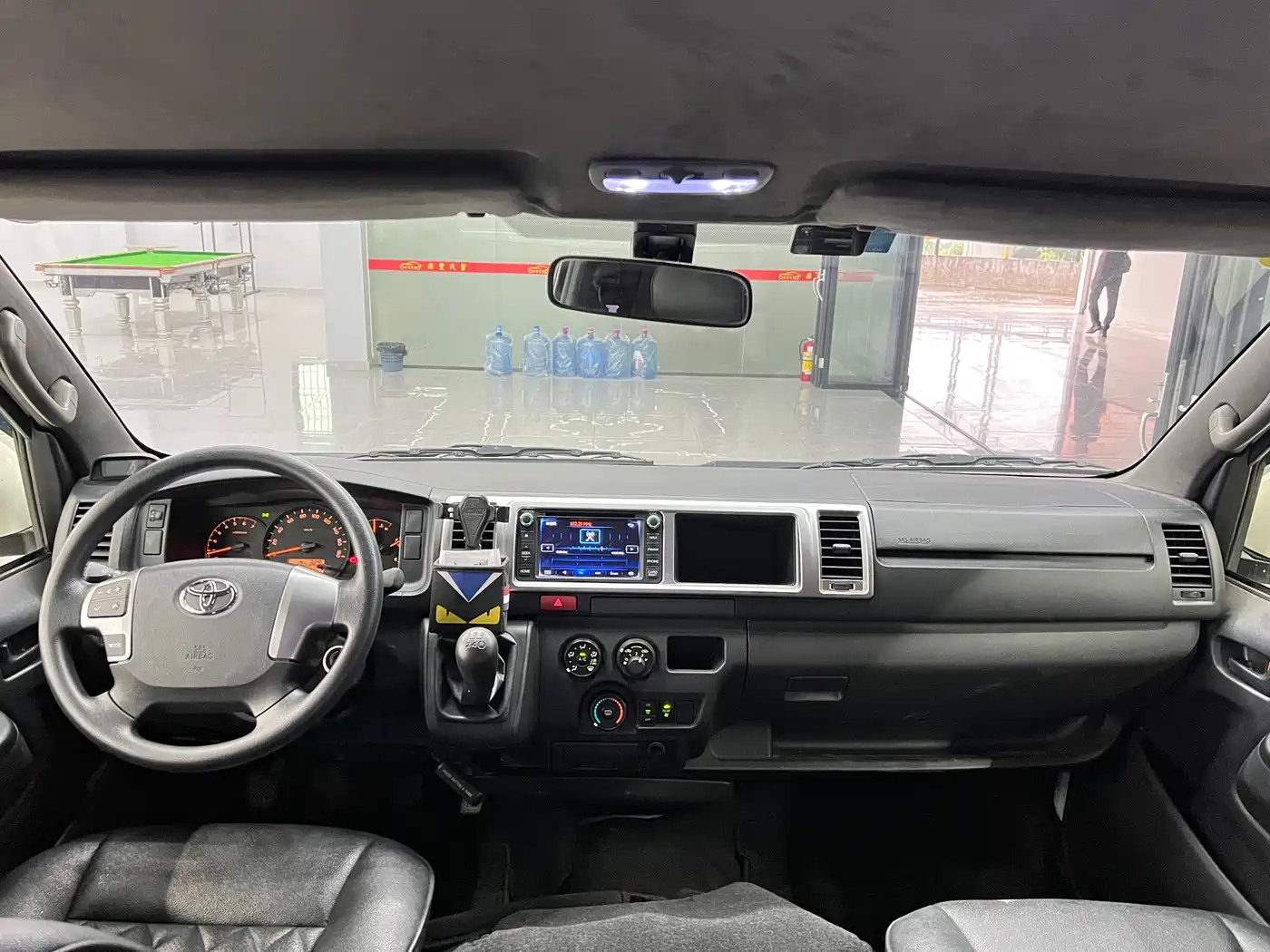 Toyota HIACE 2011 2.7L Manual Standard 10-seater фото 11