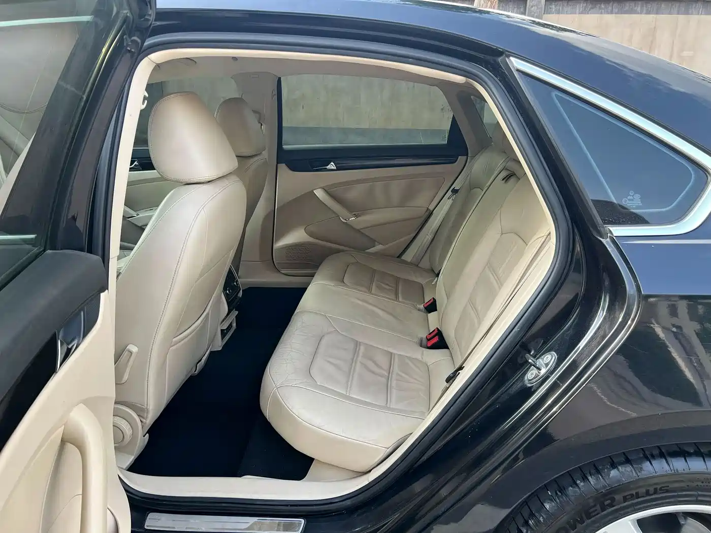 Volkswagen Passat 2011 1.8TSI DSG Honor Edition фото 6
