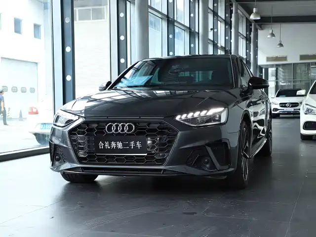 Audi A4L 40 TFSI, Люкс Драйв