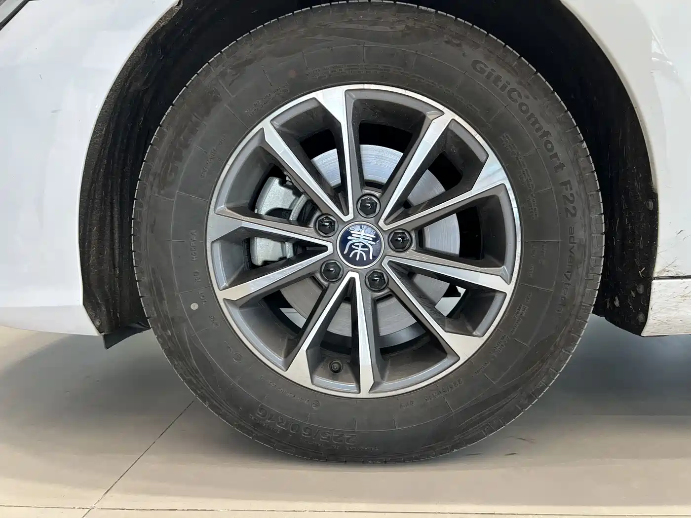 BYD Qin PLUS 2024 Glory Edition DM-i 55KM Leading фото 14