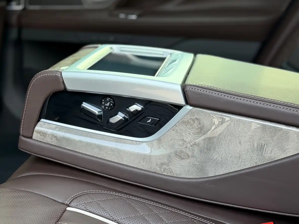 BMW 7 Series 2021 Model 740Li Leading Luxury Package фото 12
