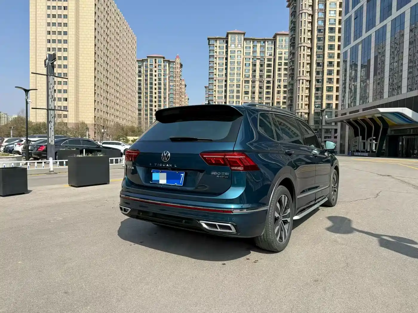 Volkswagen Tiguan L 2022 380TSI Automatic 4WD R-Line Flagship 7-Seater фото 3