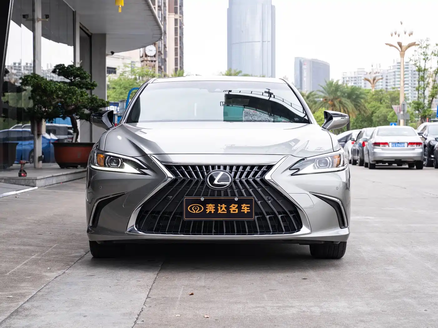 Lexus ES 2022 300h Excellence Edition фото 2