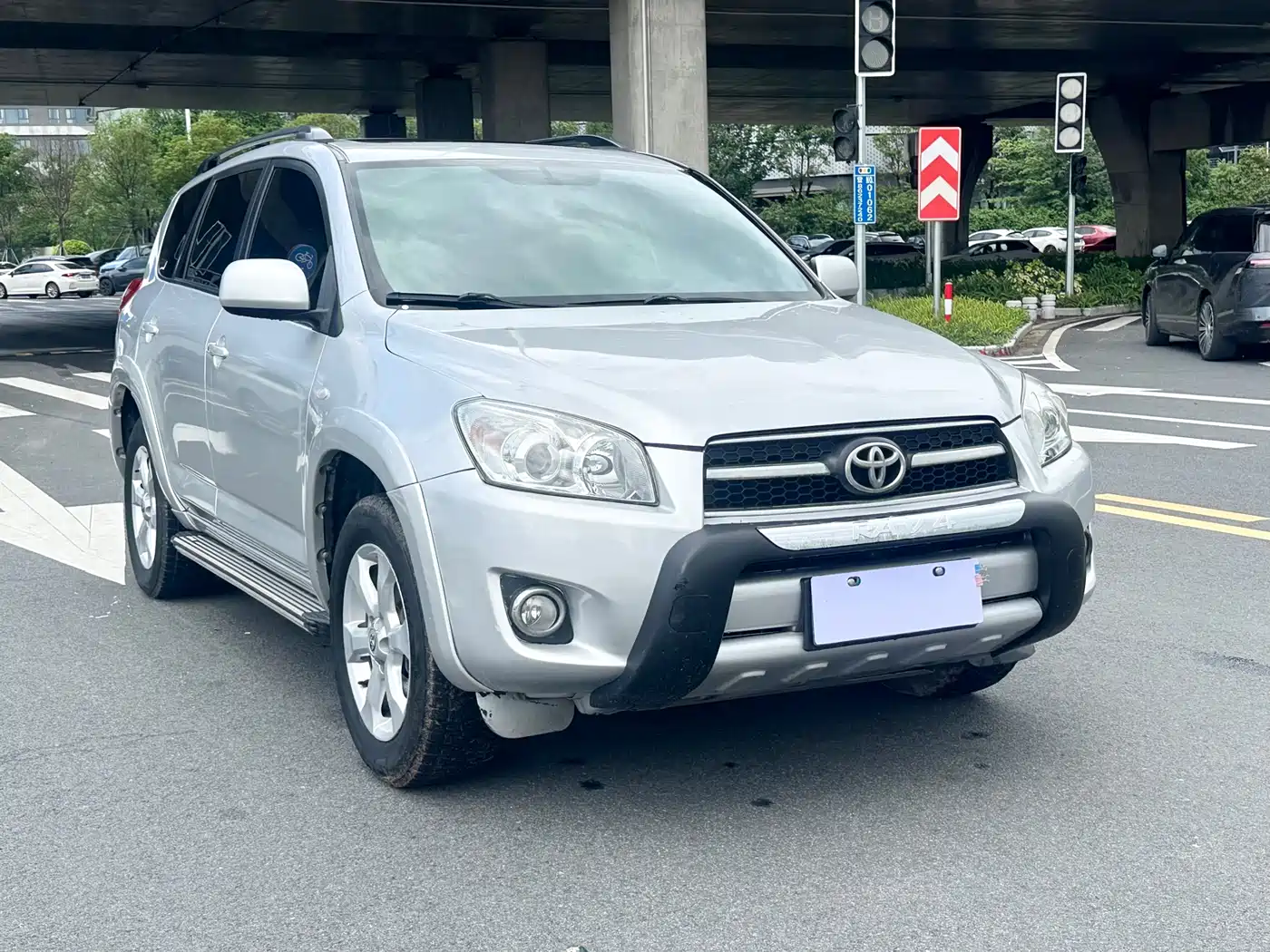 Toyota RAV4 Rongfang 2010 2.4L Automatic Luxury Upgrade Edition фото 3