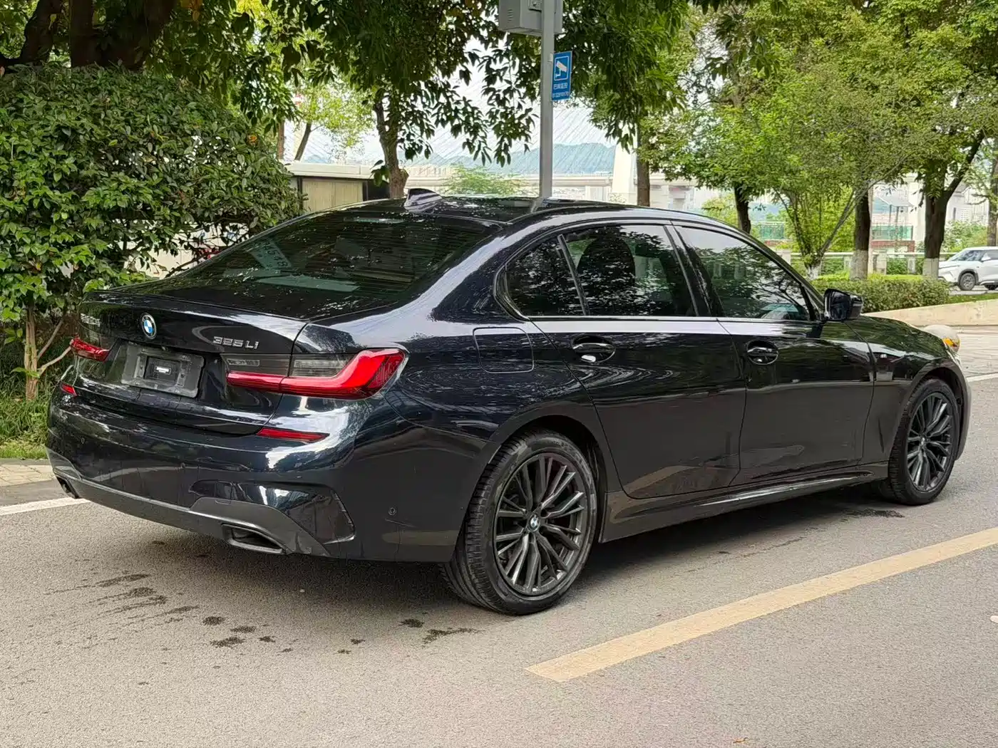BMW 3-SERIES