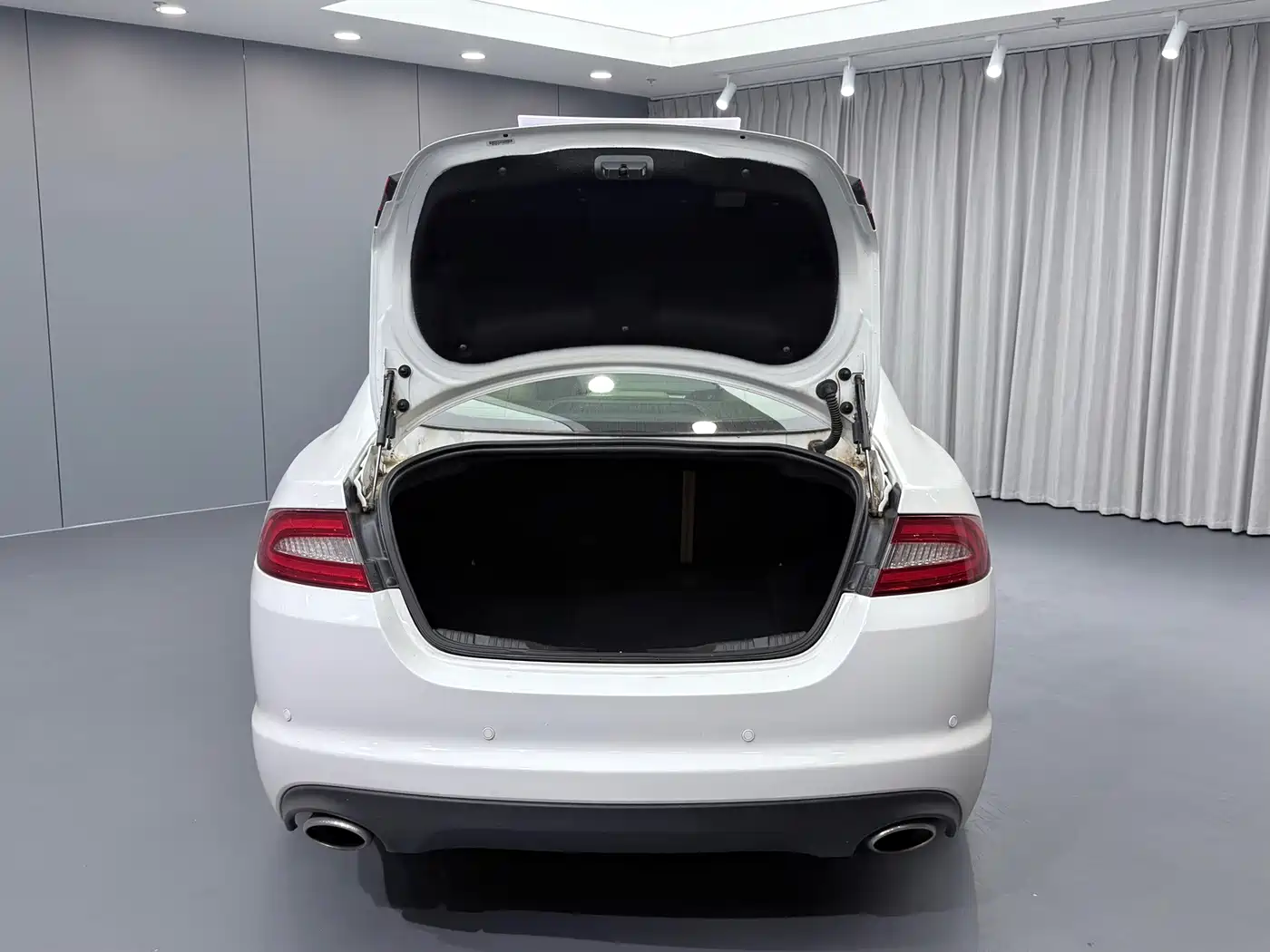 Jaguar XF 2013 2013 XF 2.0T Luxury Edition