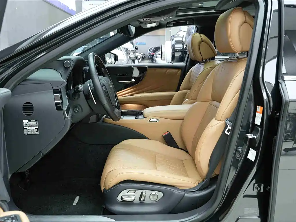 Lexus LS 2021 500h Luxury Edition фото 11