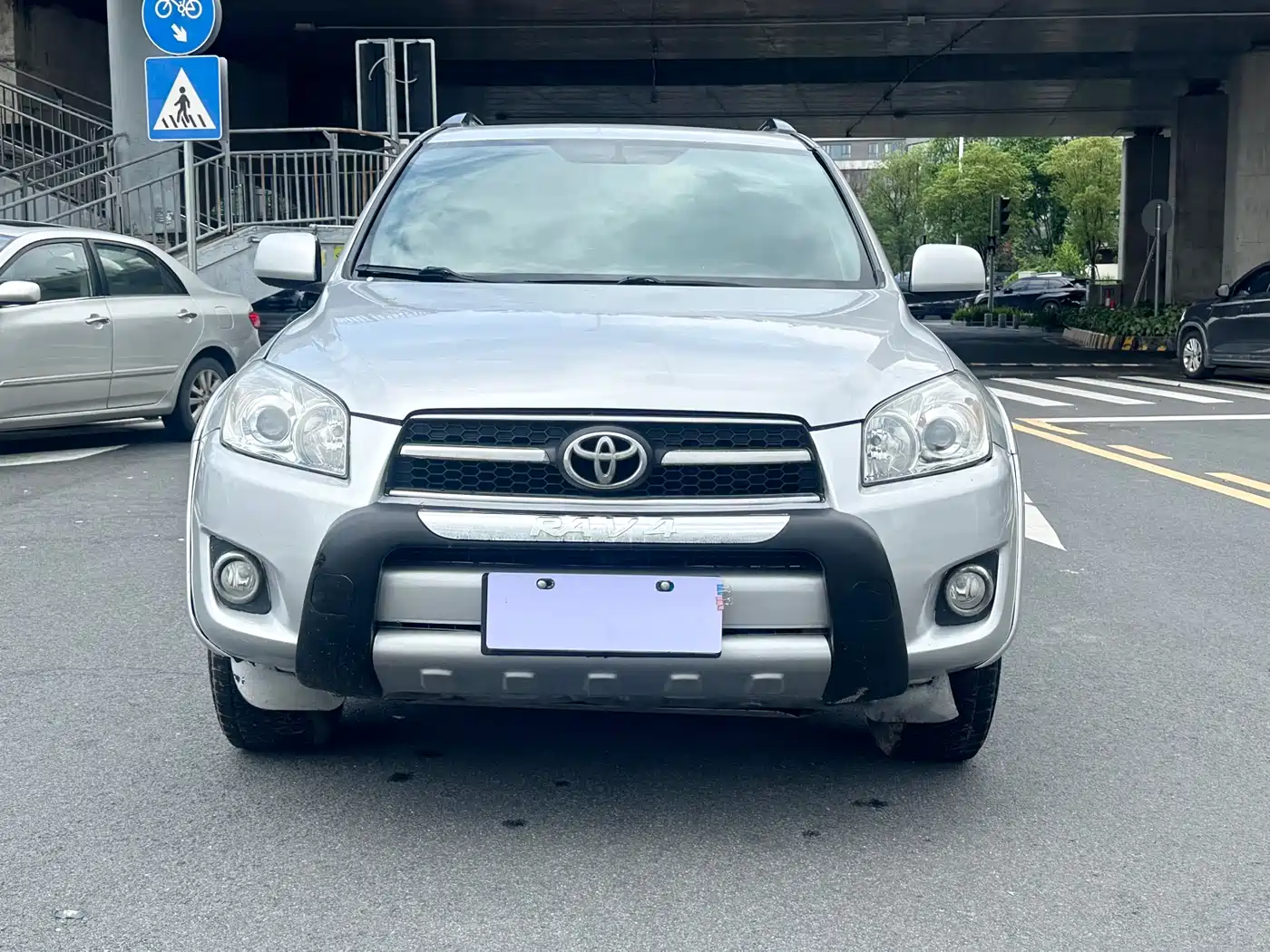 Toyota RAV4 Rongfang 2010 2.4L Automatic Luxury Upgrade Edition фото 2