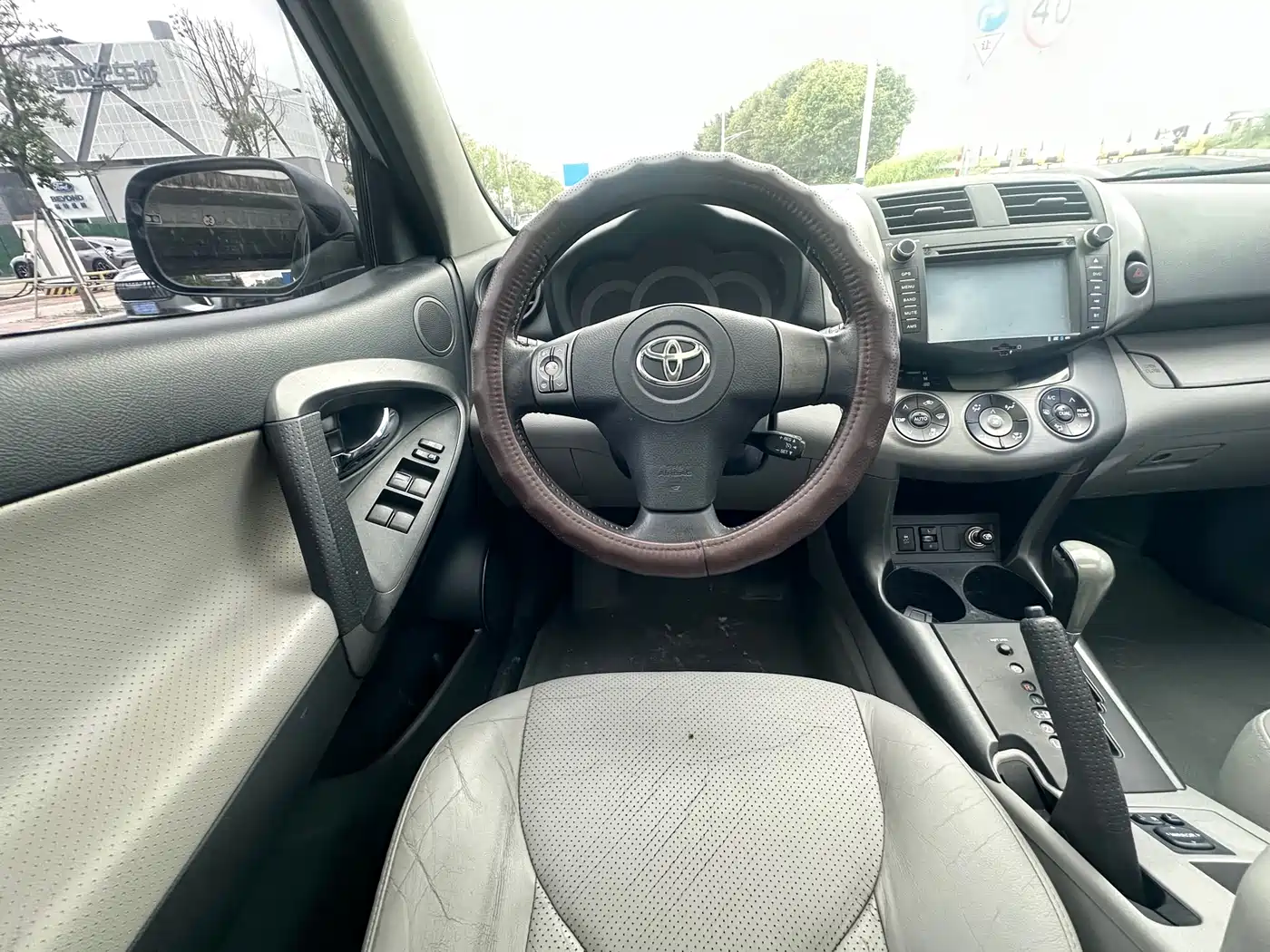 Toyota RAV4 Rongfang 2010 2.4L Automatic Luxury Upgrade Edition фото 13