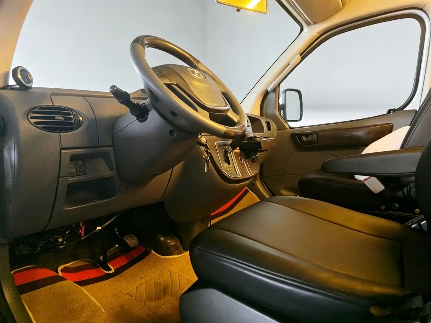 SAIC Maxus Xintu V80 2015 2016 2.5T AMT Aoyun Tong China IV Long Wheelbase High Roof 7-seater
