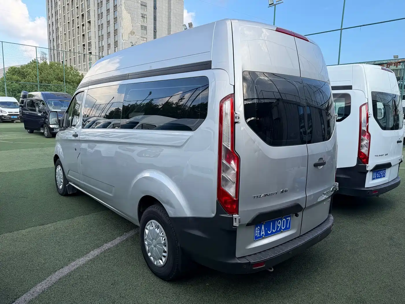 Ford Transit 2017 2017 2.0T Diesel Multi-purpose Commercial Vehicle Medium Wheelbase Medium Roof China V