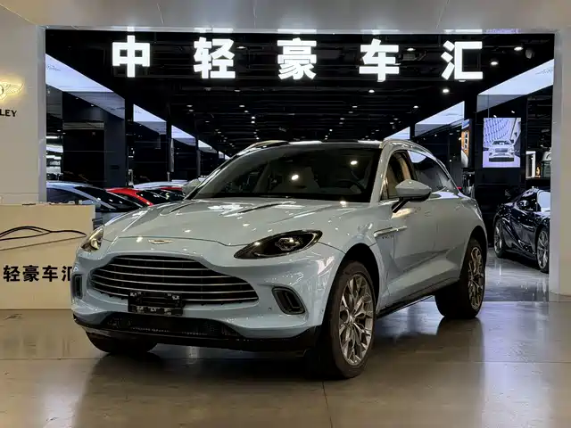 aston-martin dbx