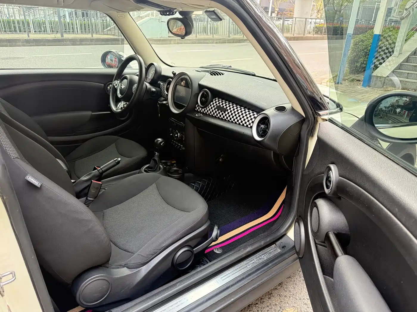 MINI MINI 2013 2013 1.6L ONE Limited Edition Third Version