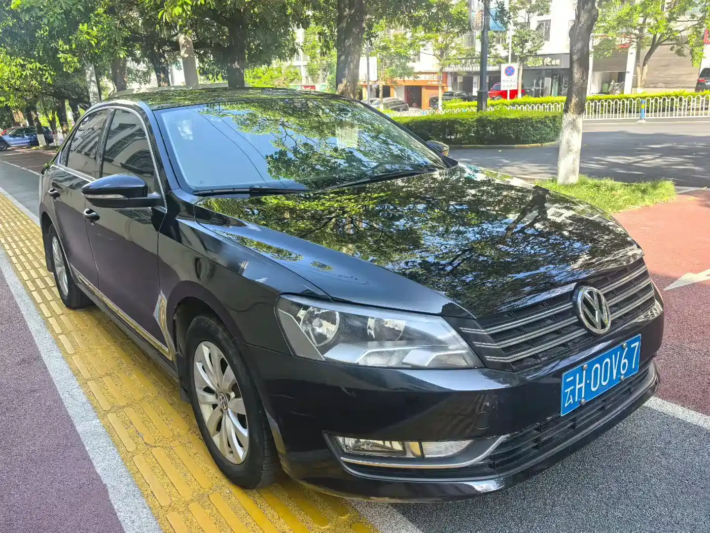 Volkswagen Passat 2011 1.8TSI DSG Honor Edition фото 2