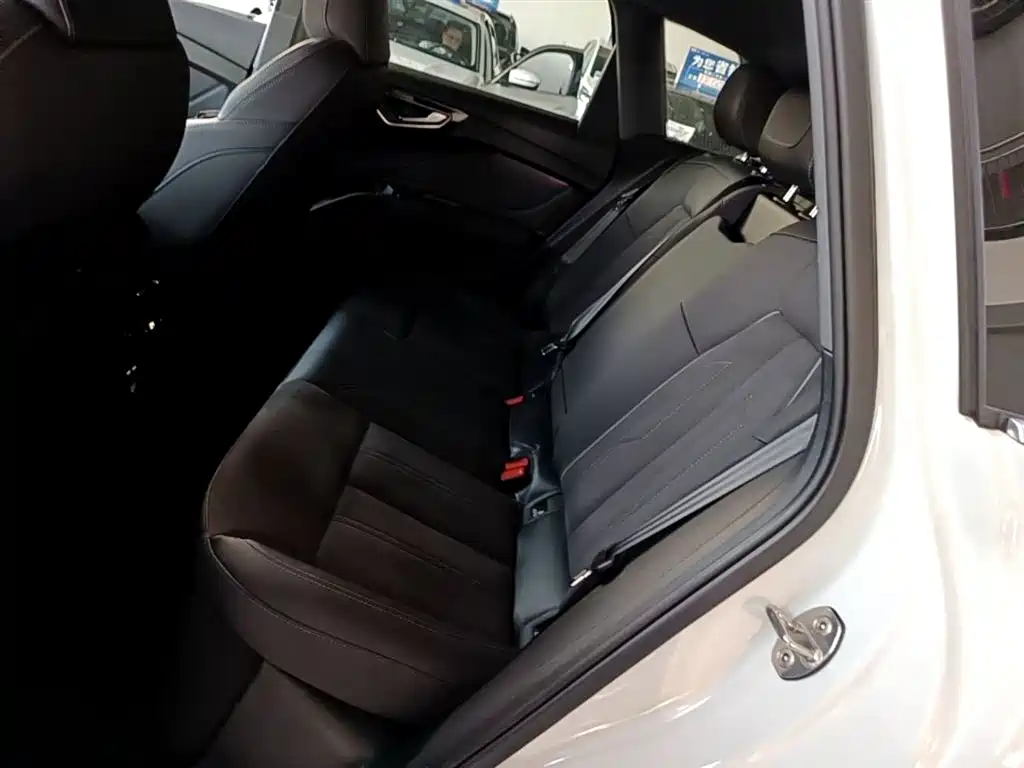 Audi Q4 e-tron 2023 40 e-tron Innovation Edition фото 17