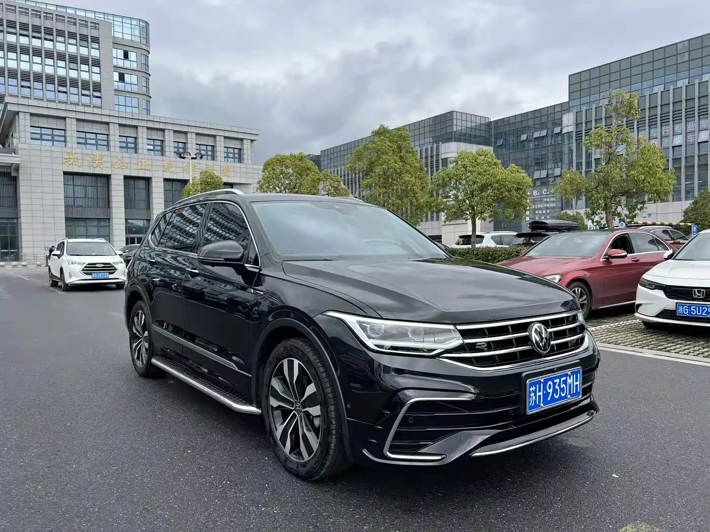 Volkswagen Tiguan L 2022 330TSI Auto 2WD R-Line Premium Edition фото 2