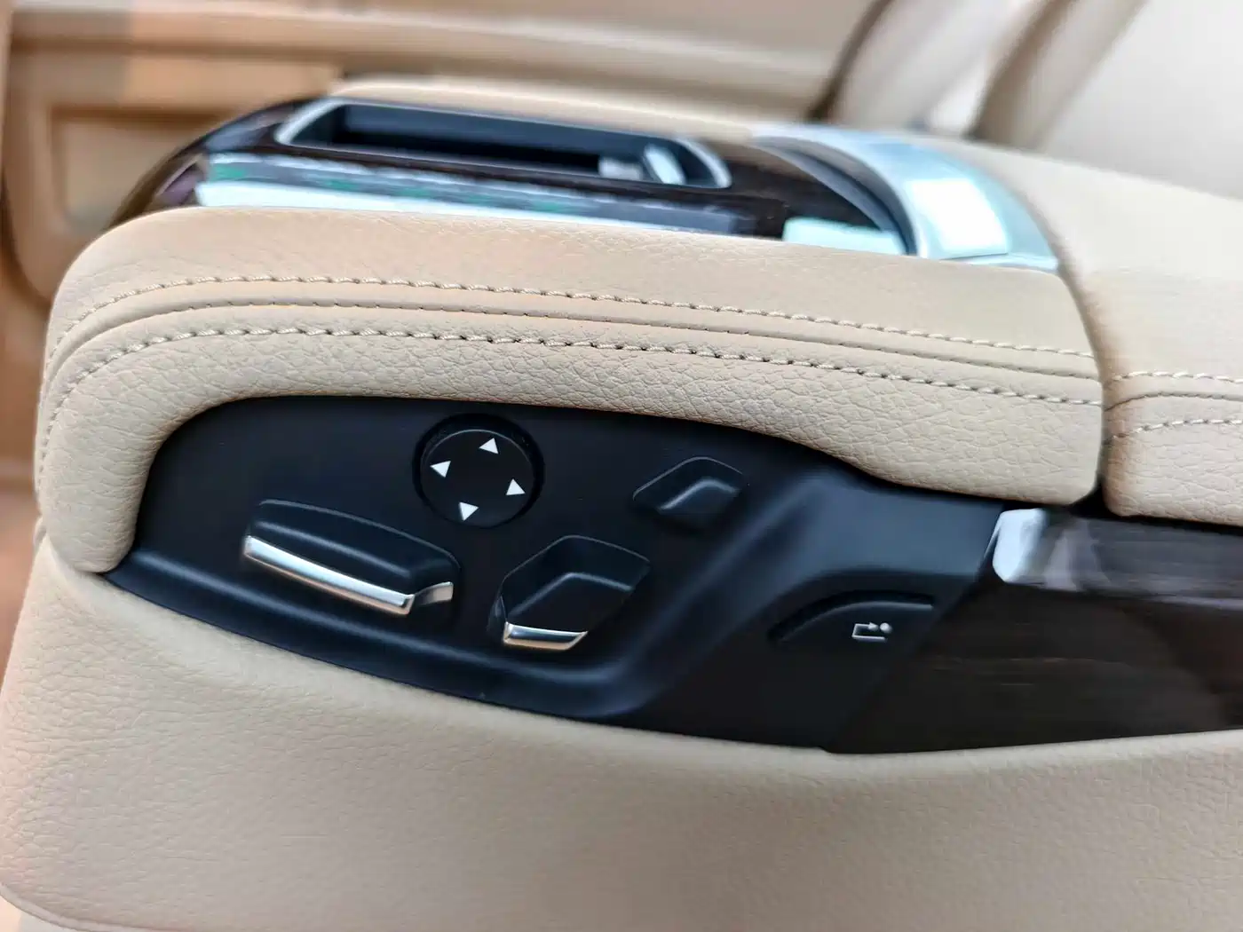 BMW 7 Series 2009 730Li Luxury фото 13