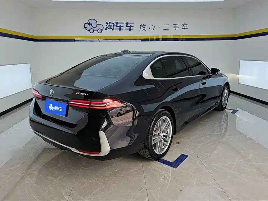 BMW 5 Series 2025 525Li Luxury Package фото 3